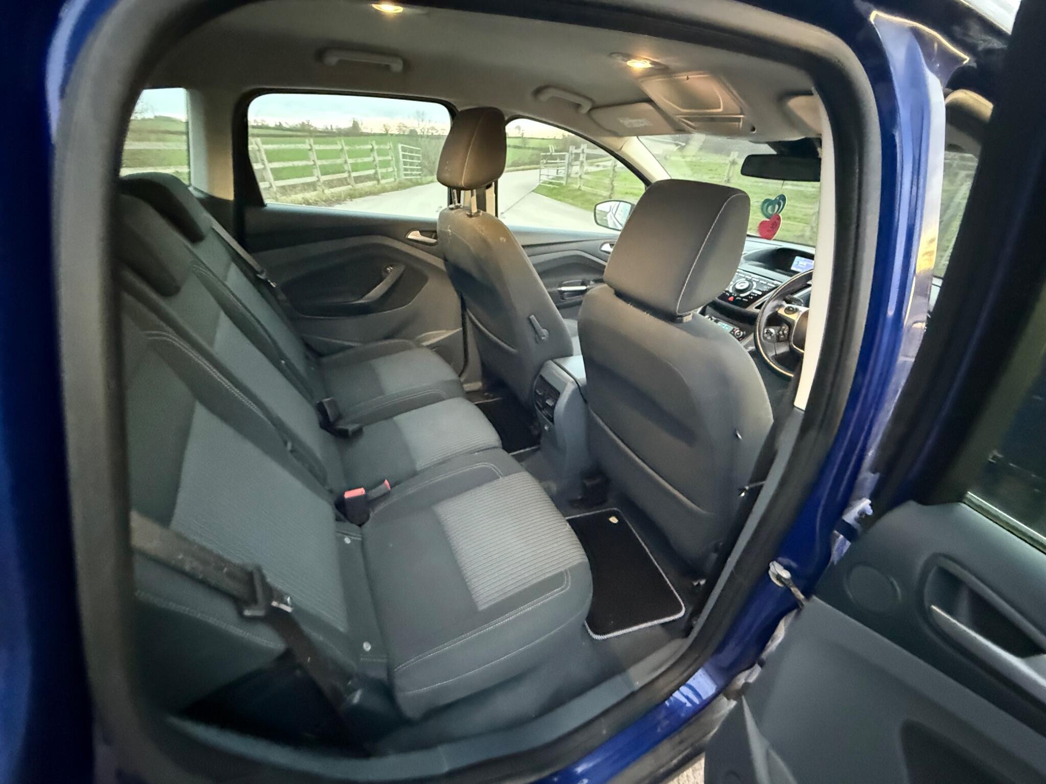 Ford C-Max 1.6 TDCi Titanium Euro 5 5dr — photo 92 of 104